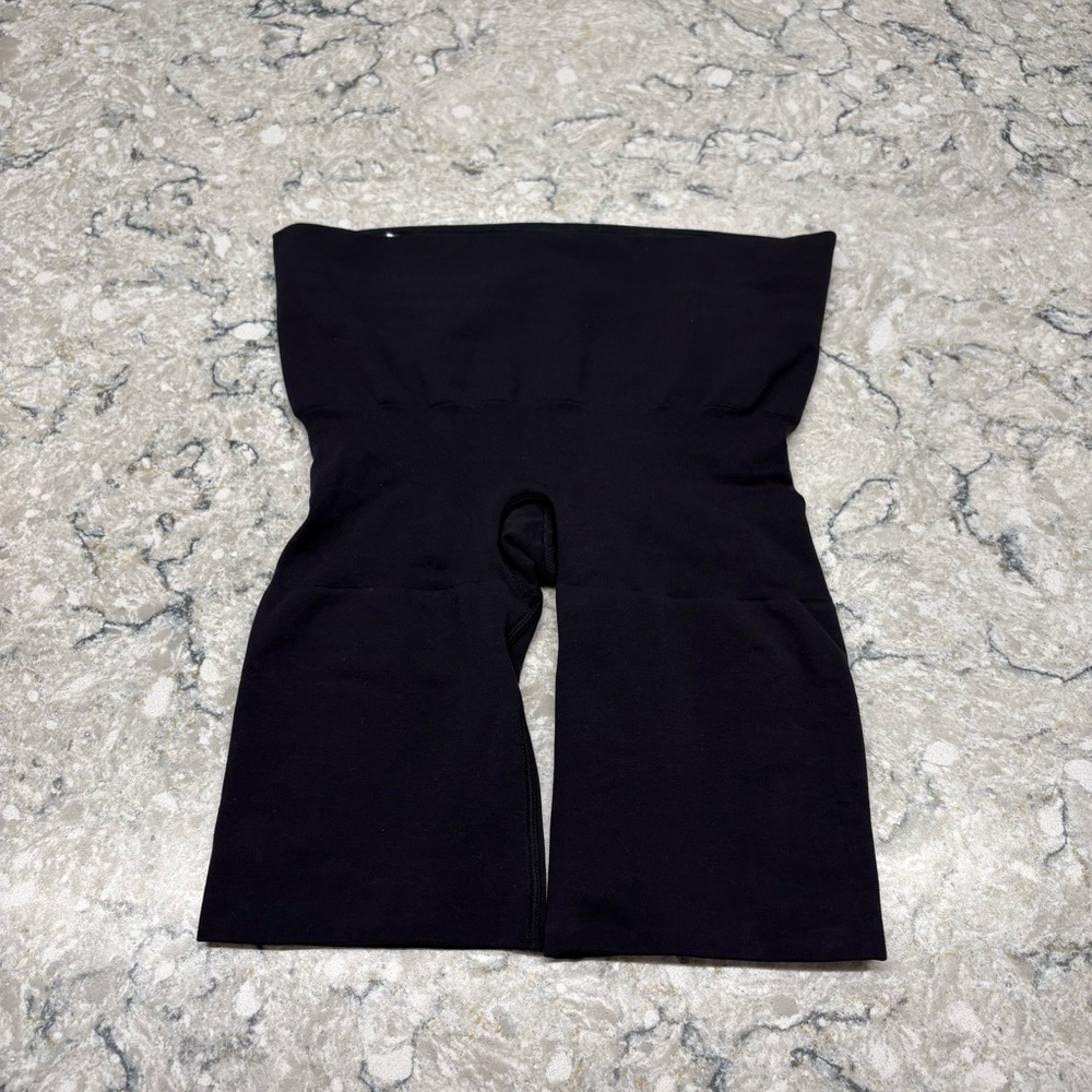 SKIMS Butt Lifting Shorts with Seamless Sculpt NWOT - Picture 5 of 9